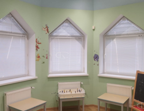 Портфолио жалюзи на треугольные окна